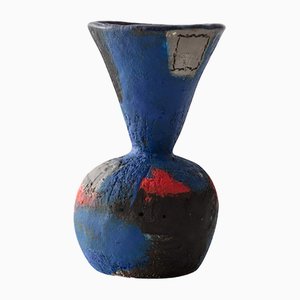The World Through the Blue Vase von Shino Takeda