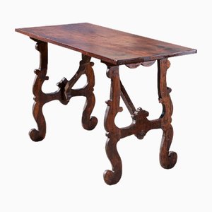 Tavolino a forma di capra con piedi a lira in legno di noce massiccio