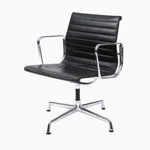 Fauteuil Pivotant EA108 Early par Charles and Ray Eames pour Vitra