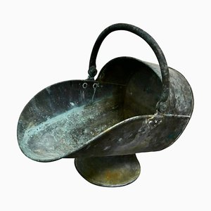 Großer Arts & Crafts Shabby Verdigris Kupferhelm Coal Scuttle, 1890er