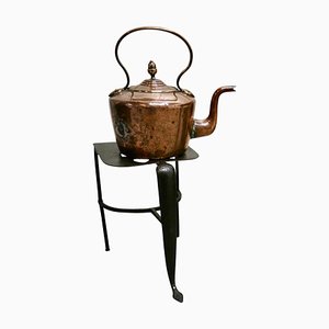 Hervidor de cobre de principios del siglo XIX y salvamanteles de hierro, década de 1800. Juego de 2