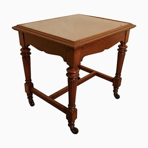Tavolino basso Arts and Crafts in quercia dorata, fine XIX secolo