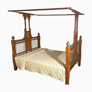 Cama doble con dosel del siglo XIX, década de 1890