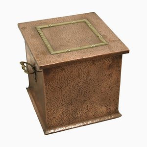 Caja para carbón de cobre para manualidades batidas a mano, 1880