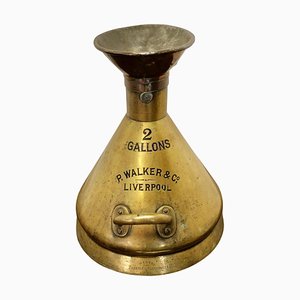 Medidor de gasolina de dos galones de latón de R Walker & Co., Liverpool, década de 1890