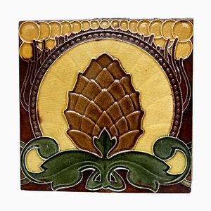 Piastrelle Art Nouveau smaltate a forma di pigna di Le Glaive, 1920