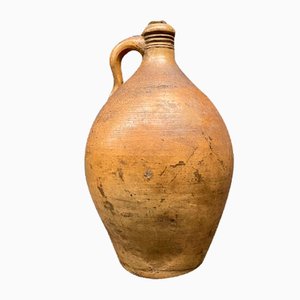 Jarra de cerámica antigua con número 2