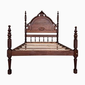 Cama española antigua con losas de madera, 1900