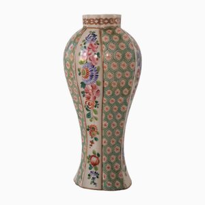 Frühe Vase aus harter Paste und farbiger Glasur