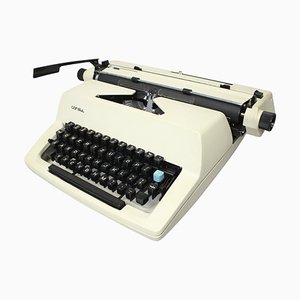 Máquina de escribir modelo 2226 de Consul, Checoslovaquia, 1965