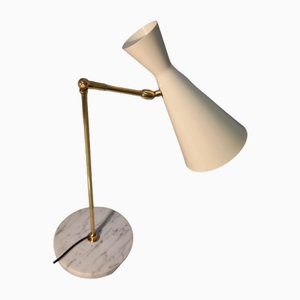 Lampada da tavolo in marmo e ottone con doppi paralumi regolabili, inizio XXI secolo