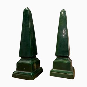 Obeliscos vintage de cerámica esmaltada en verde. Juego de 2
