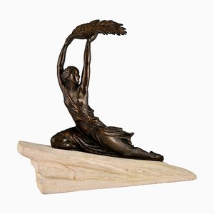 Pierre Le Faguays, Art Deco Sportlerin mit Palmblatt, 1930, Bronze