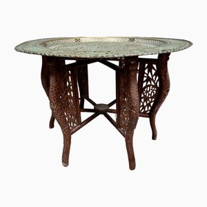 Tavolino da tè orientalista in rame e intagliato, fine XIX secolo