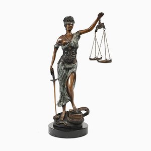 Lady Justice Figur aus Bronze mit Gesetzeswaage