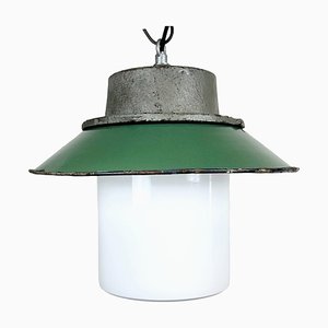 Lámpara colgante industrial de hierro fundido y esmalte verde, años 60