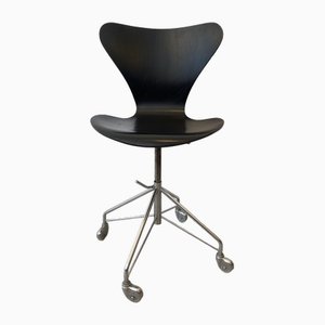 Sedia da ufficio nr. 3117 girevole nera di Arne Jacobsen per Fritz Hansen, Danimarca, anni '60