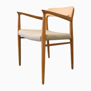 Silla modelo 56 de roble de Niels O. Møller para JL Møllers, años 50