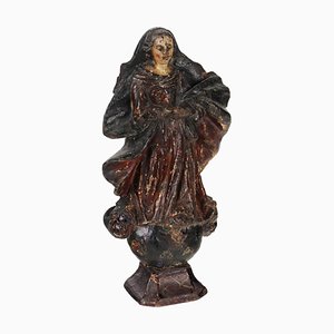 Escultura de madera de la Virgen