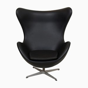 Egg Chair in Black Nevada Aniline Leather by Arne Jacobsen for Fritz Hansen