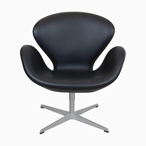 Sedia Swan in pelle nera Nevada anilina di Arne Jacobsen per Fritz Hansen