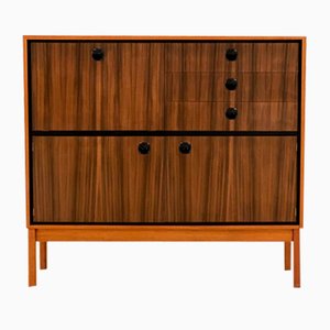 Mid-Century Sideboard aus Nussholz