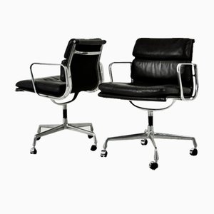 Charles & Ray Eames zugeschriebene Schwarze Leder Soft Pad Chairs für Icf, 1970er, 2er Set