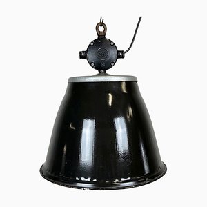 Lámpara colgante industrial de fábrica esmaltada en negro, años 60