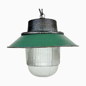 Lámpara colgante industrial de hierro fundido y esmalte verde, años 60
