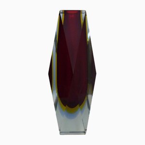 Vaso in vetro di Murano rosso e giallo con sfaccettature attribuito ad Alessandro Mandruzzato per Made Murano Glass, anni '50