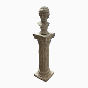 Busto en columna corintia