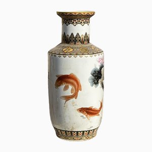Grand Vase Chinois à Décor de Carpes Koi