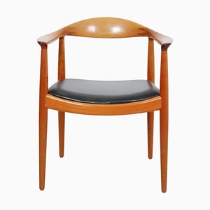 La silla de caoba y cuero negro de Hans Wegner