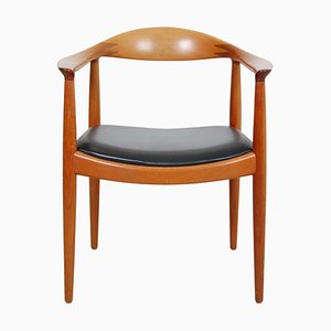 Sedia in mogano e pelle nera di Hans Wegner