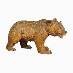 Schweizer Holzstatue eines wandelnden Bären, 1930er