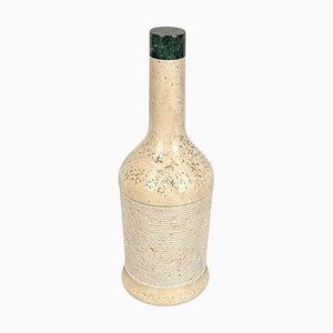 Escultura italiana Mid-Century con forma de botella de travertino, años 70