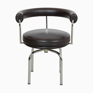 Silla LC-7 de cuero marrón de Le Corbusier para Cassina