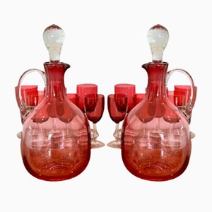 Decantadores victorianos de vidrio de arándano con copas de vino de vidrio de arándano, década de 1860. Juego de 14
