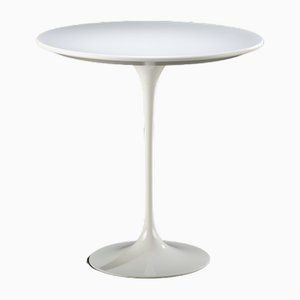 Mesa auxiliar Tulip de Eero Saarinen para Knoll Studio, años 2010