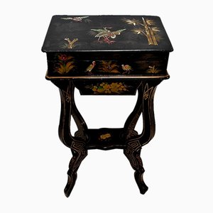 Tavolino Napoleone III con decorazioni annerite e asiatiche