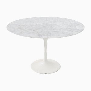 Table Ronde en Marbre Blanc attribuée à Eero Saarinen, 1970s