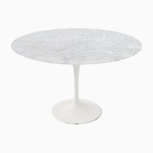 Tavolo rotondo in marmo bianco attribuito a Eero Saarinen, anni '70