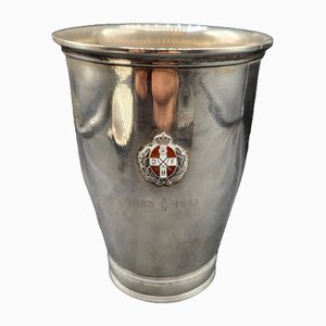 Vaso alemán de plata con insignia de cruz central