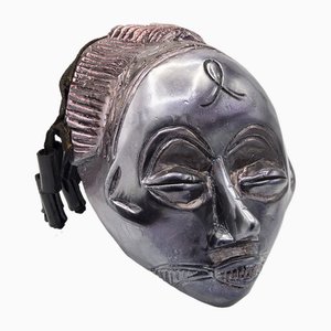 Bomber Bax, Dekorierte Angola Chokwe Maske, 2022, Farbe auf Vintage Maske