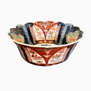 Antique Japanese Imari Scallop Shaped Edge Bowl, 1900