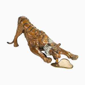 Scultura in bronzo La sete della tigre di Jean Vassil