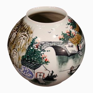 Bemalte und glasierte chinesische Keramikvase, 2000er