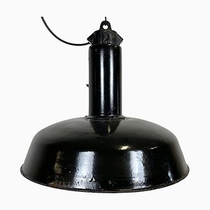 Lampe à Suspension d'Usine Industrielle en Émail Noir avec Dessus en Fer, 1950s