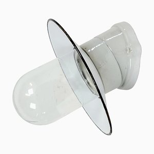 Weiße Emaille Wandlampe aus industriellem Porzellan mit Klarglas, 1960er
