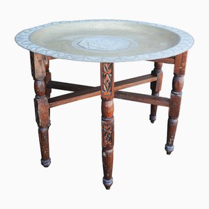 Mesa de té antigua de latón y madera, década de 1890